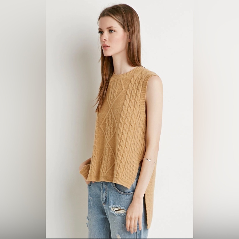 Forever 21 Cable Knit Long Hem Beige Sweater Vest Sleeveless Women’s Size Large